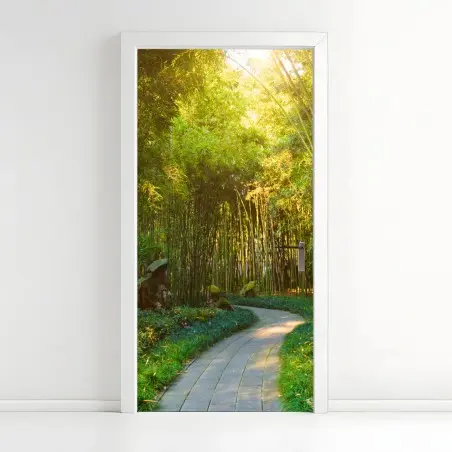 Sticker pour porte sentier paisible dans une forêt de bambous – Wallnifity®