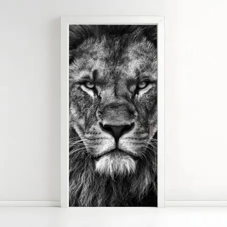 Sticker pour porte regard de lion majestueux en noir et blanc – Wallnifity®