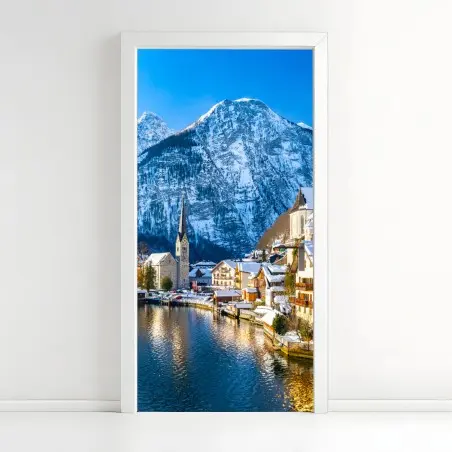 Sticker pour porte village alpin pittoresque au bord du lac à Hallstatt – Wallnifity®