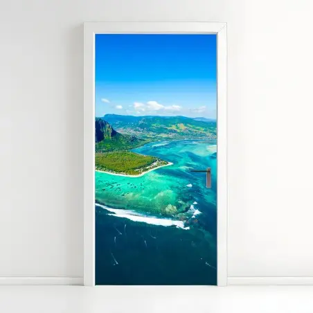 Sticker pour porte panorama aérien du Morne Brabant et lagon turquoise – Wallnifity®