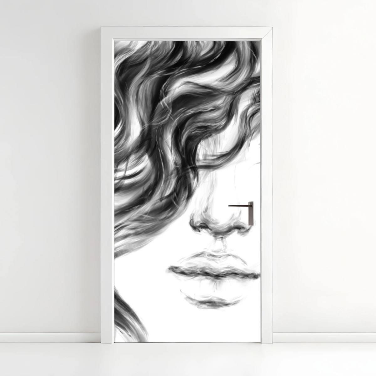 Sticker pour porte portrait éthéré d'une femme aux cheveux ondulés – Wallnifity®