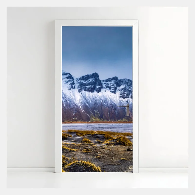 Sticker pour porte paysage épique de Vestrahorn et Stokksnes – Wallnifity® Sticker pour porte paysage épique de Vestrahorn et Stokksnes – Wallnifity®