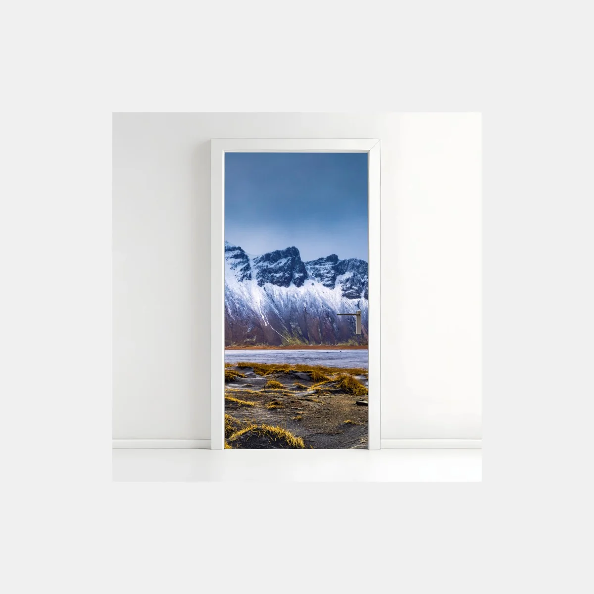 Sticker pour porte paysage épique de Vestrahorn et Stokksnes – Wallnifity® Sticker pour porte paysage épique de Vestrahorn et Stokksnes – Wallnifity®