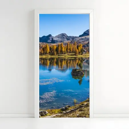 Sticker pour porte reflets d'automne au lac alpin – Wallnifity®