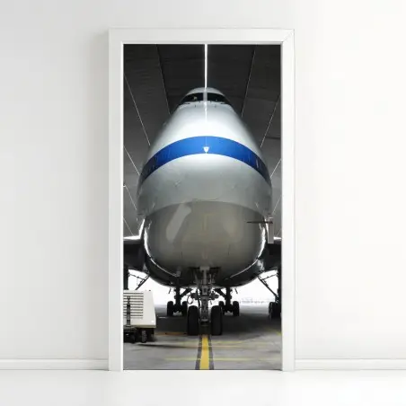 Sticker pour porte face avant d'un gros-porteur dans un hangar – Wallnifity®