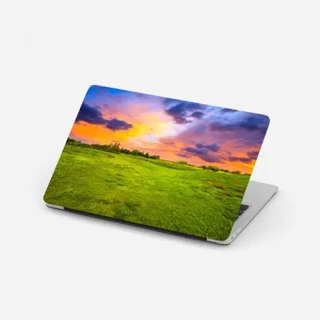 Sticker pour ordinateur portable coucher de soleil sur prairie verdoyante – Wallnifity®