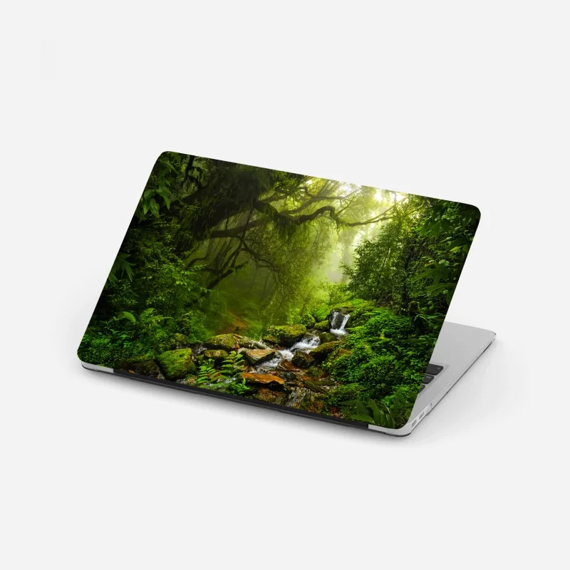 Sticker pour ordinateur portable forêt brumeuse et cascade émeraude – Wallnifity®