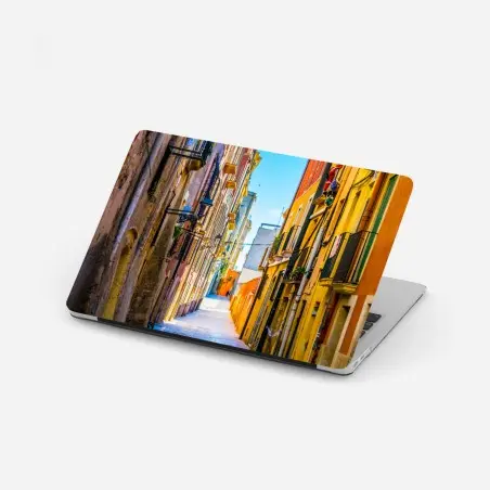 Sticker pour ordinateur portable ruelle méditerranéenne aux couleurs vives – Wallnifity®