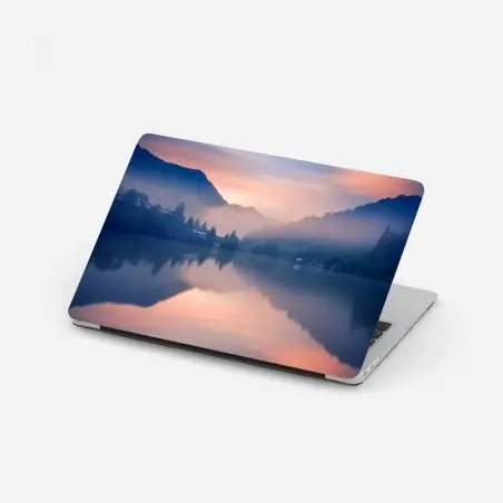 Sticker pour ordinateur portable brume matinale au lac de montagne – Wallnifity®