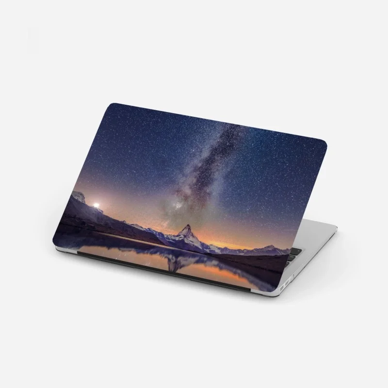 Sticker pour ordinateur portable voûte céleste au-dessus d'un lac miroir – Wallnifity®