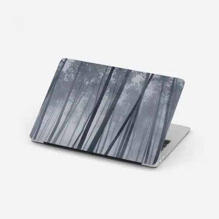 Sticker pour ordinateur portable forêt de pins embrumée la nuit – Wallnifity®