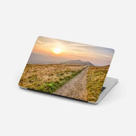 Sticker pour ordinateur portable sentier au coucher de soleil dans les Bieszczady – Wallnifity®