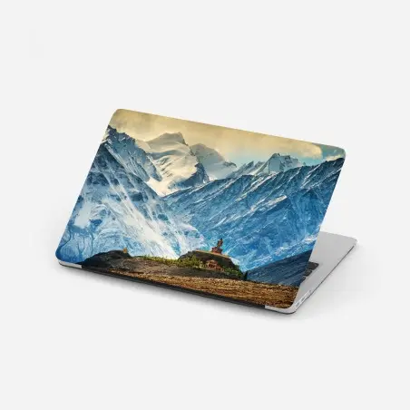 Sticker pour ordinateur portable temple solitaire au pied des montagnes enneigées – Wallnifity®
