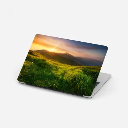 Sticker pour ordinateur portable aube dans la vallée montagneuse – Wallnifity®