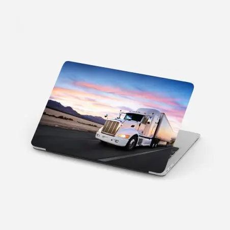 Sticker pour ordinateur portable camion blanc au crépuscule sur l'autoroute – Wallnifity®