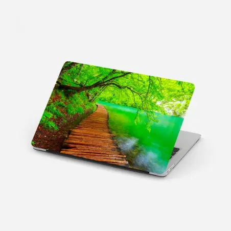 Sticker pour ordinateur portable chemin en bois au bord d'un lac émeraude – Wallnifity®