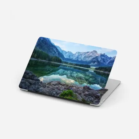 Sticker pour ordinateur portable aube tranquille au lac Fusine, Alpes Juliennes – Wallnifity®