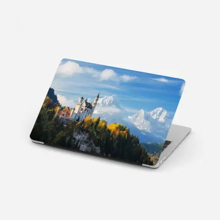Sticker pour ordinateur portable château féerique sur les hauteurs des Alpes – Wallnifity®