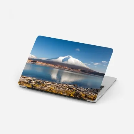 Sticker pour ordinateur portable reflet serein du volcan dans le désert d'Atacama – Wallnifity®