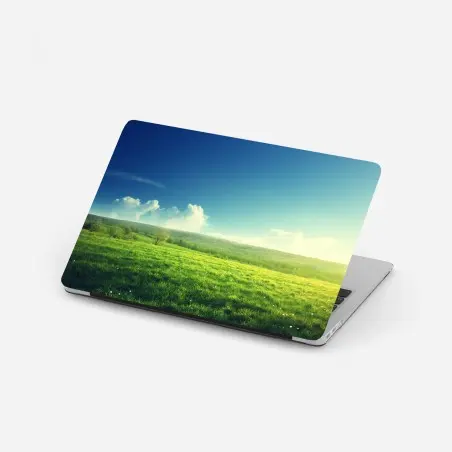 Sticker pour ordinateur portable coucher de soleil printanier sur une prairie verdoyante – Wallnifity®