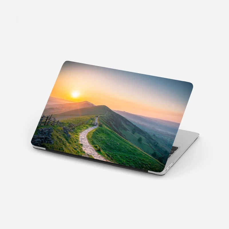 Sticker pour ordinateur portable sentier doré au sommet des collines – Wallnifity® Sticker pour ordinateur portable sentier doré au sommet des collines – Wallnifity®