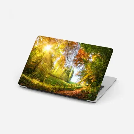 Sticker pour ordinateur portable promenade en forêt aux couleurs d'automne – Wallnifity®