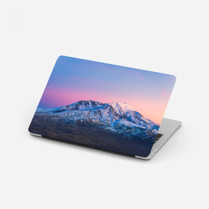Sticker pour ordinateur portable paysage enneigé de Mount St. Helens au crépuscule – Wallnifity®
