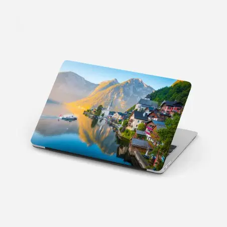Sticker pour ordinateur portable Hallstatt village lacustre alpin au lever du soleil – Wallnifity®