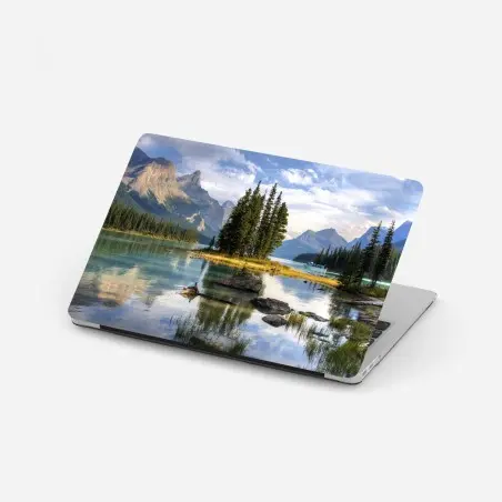 Sticker pour ordinateur portable île boisée sur lac alpin aux eaux turquoises – Wallnifity®