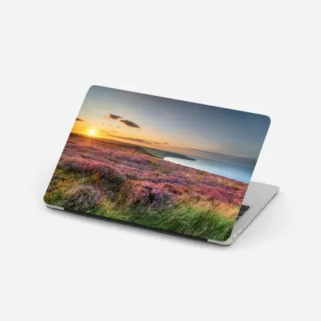 Sticker pour ordinateur portable coucher de soleil sur la bruyère des North York Moors, vue sur Robin Hood's Bay – Wallnifity®