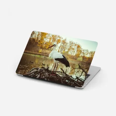 Sticker pour ordinateur portable cigogne solitaire au bord du lac en automne – Wallnifity®