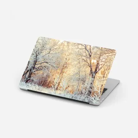 Sticker pour ordinateur portable forêt enneigée au soleil couchant – Wallnifity®