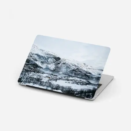 Sticker pour ordinateur portable calme hivernal au bord du fjord enneigé – Wallnifity®