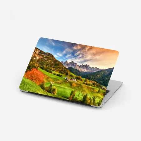 Sticker pour ordinateur portable lever de soleil sur Santa Maddalena, Dolomites en automne – Wallnifity®