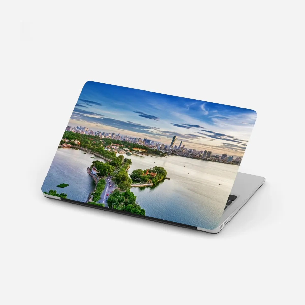 Sticker pour ordinateur portable paysage urbain au bord du lac au coucher de soleil – Wallnifity®