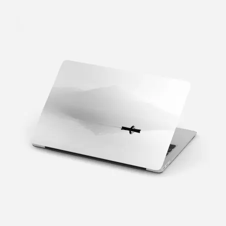 Sticker pour ordinateur portable brume sur le lac et barque solitaire – Wallnifity®