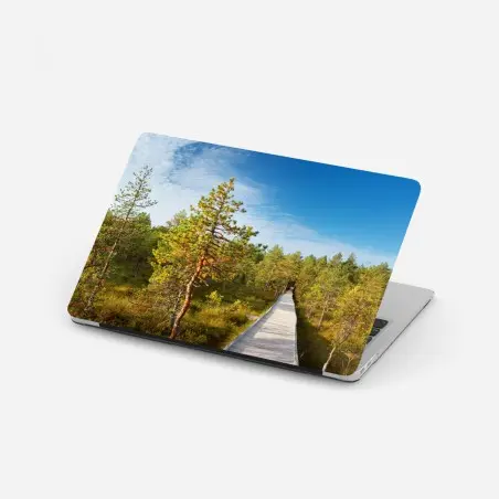 Sticker pour ordinateur portable passerelle en bois à travers la tourbière – Wallnifity®