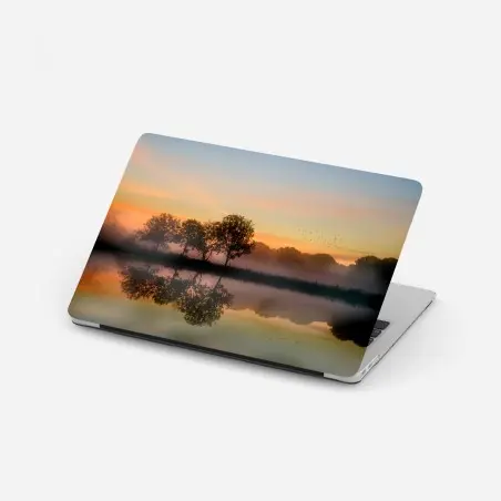 Sticker pour ordinateur portable matin brumeux au bord de l'étang – Wallnifity®