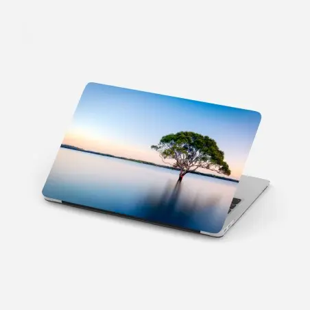 Sticker pour ordinateur portable arbre solitaire au milieu du lac – Wallnifity®