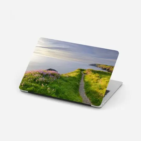 Sticker pour ordinateur portable sentier côtier au crépuscule à Ceibwr Bay, Pays de Galles – Wallnifity®