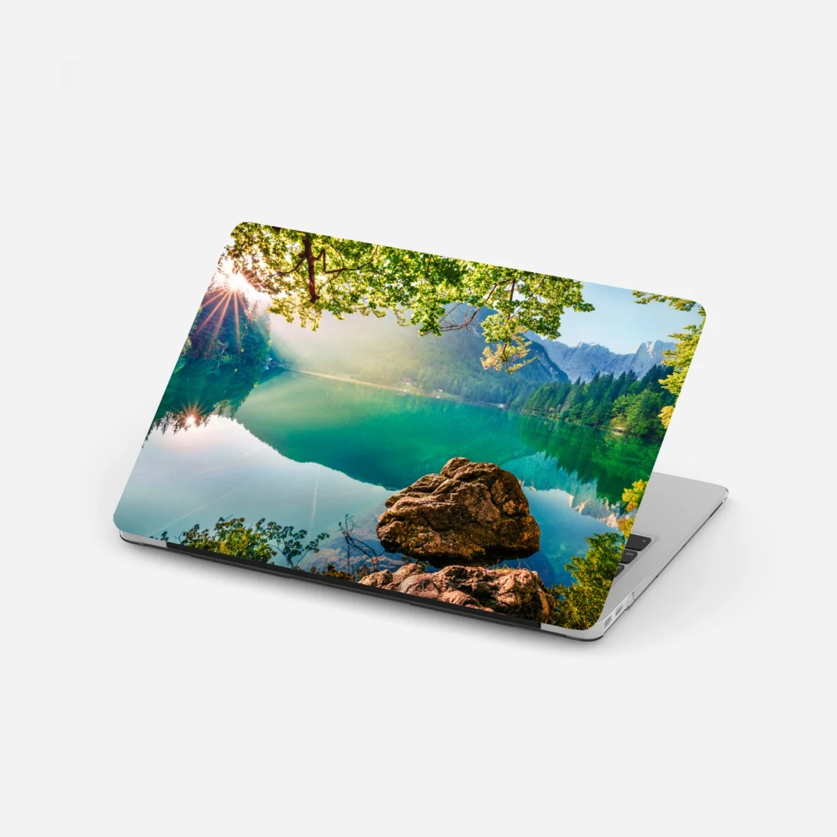 Sticker pour ordinateur portable vue matinale sur le lac de Fusine, Alpes Juliennes – Wallnifity® Sticker pour ordinateur portable vue matinale sur le lac de Fusine, Alpes Juliennes – Wallnifity®