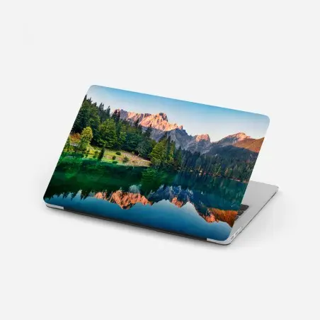 Sticker pour ordinateur portable reflets sereins du lac de Fusine au pied du Mangart – Wallnifity®