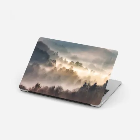 Sticker pour ordinateur portable brume matinale sur la forêt – Wallnifity®