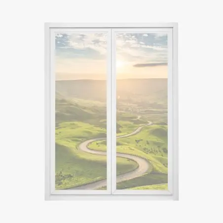 Sticker pour vitres et fenêtres route sinueuse dans les collines verdoyantes au soleil couchant – Wallnifity®