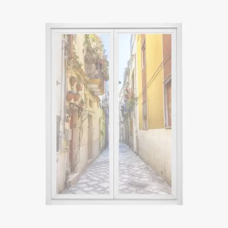 Sticker pour vitres et fenêtres ruelle ensoleillée du centre ancien de Brindisi – Wallnifity®