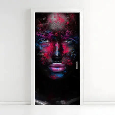 Sticker pour porte visage néon en contraste sur fond noir – Wallnifity®
