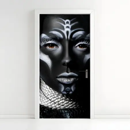 Sticker pour porte portrait tribal noir et blanc au maquillage artistique – Wallnifity®