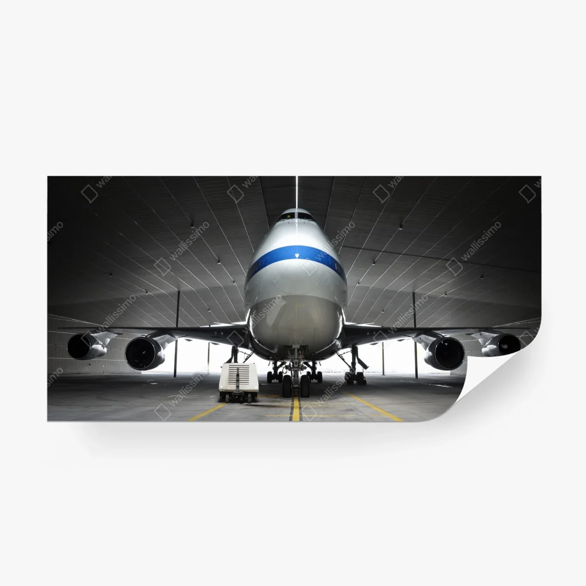 Papier peint face avant d'un gros-porteur dans un hangar – Wallnifity® Papier peint face avant d'un gros-porteur dans un hangar – Wallnifity®
