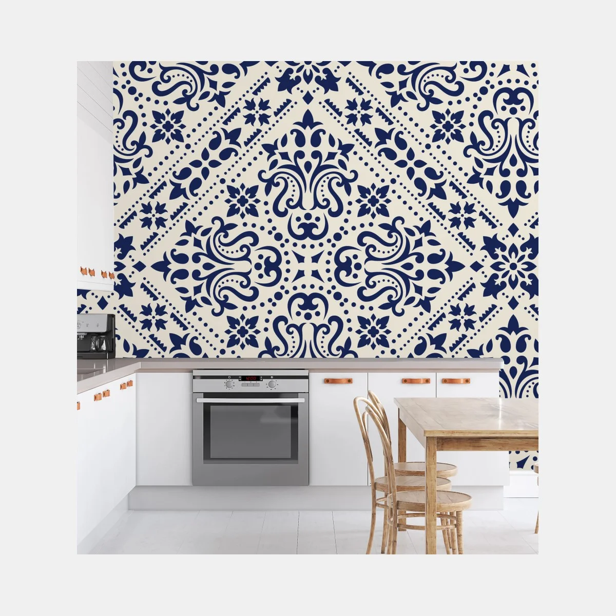 Papier peint motif damassé bleu marine sur fond crème – Wallnifity® Papier peint motif damassé bleu marine sur fond crème – Wallnifity®