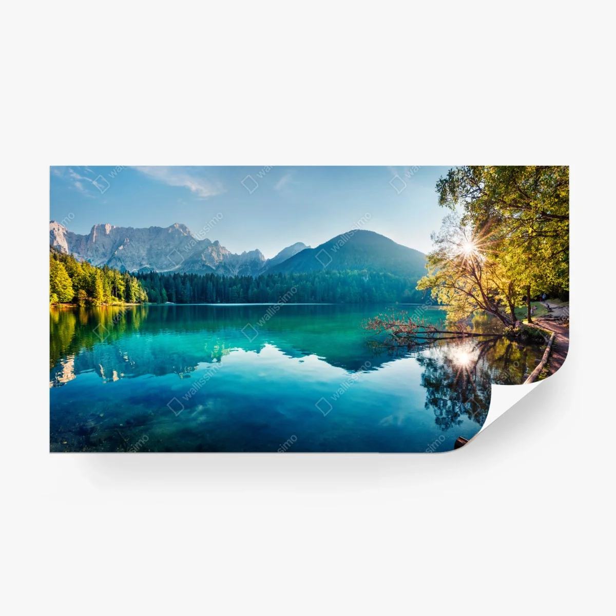 Papier peint vue paisible du lac de Fusine dans les Alpes Juliennes – Wallnifity®
